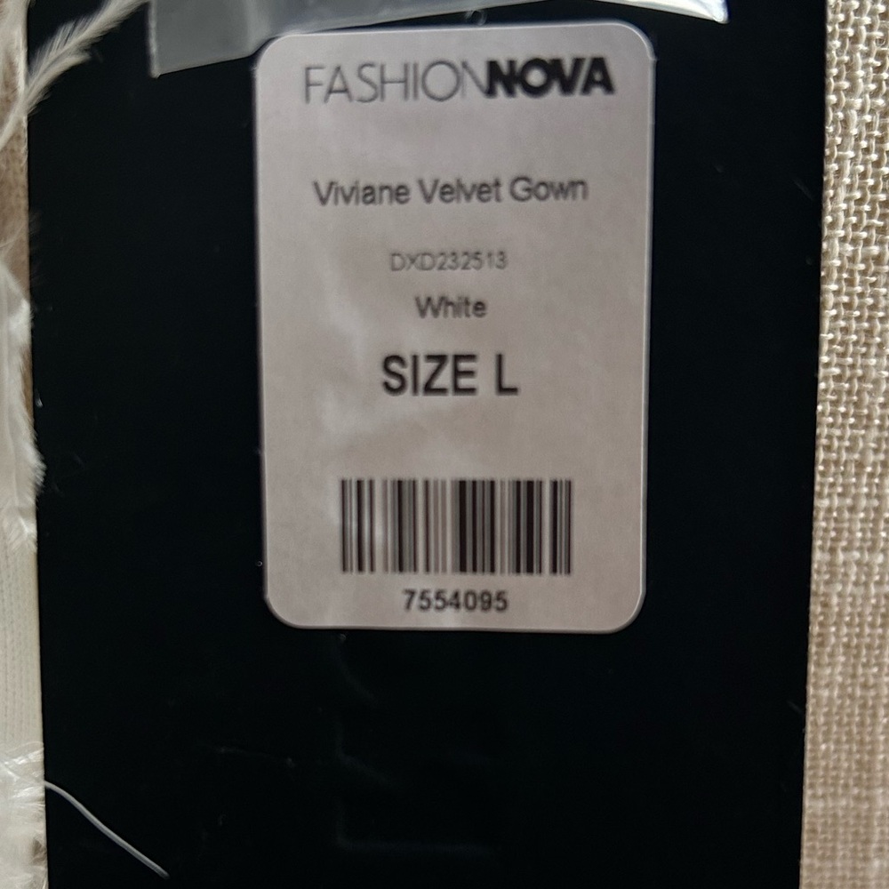 Fashion Nova Luxe Viviane Velvet Gown-White-Size Large NWT🤍🔥 - Picture 7 of 7